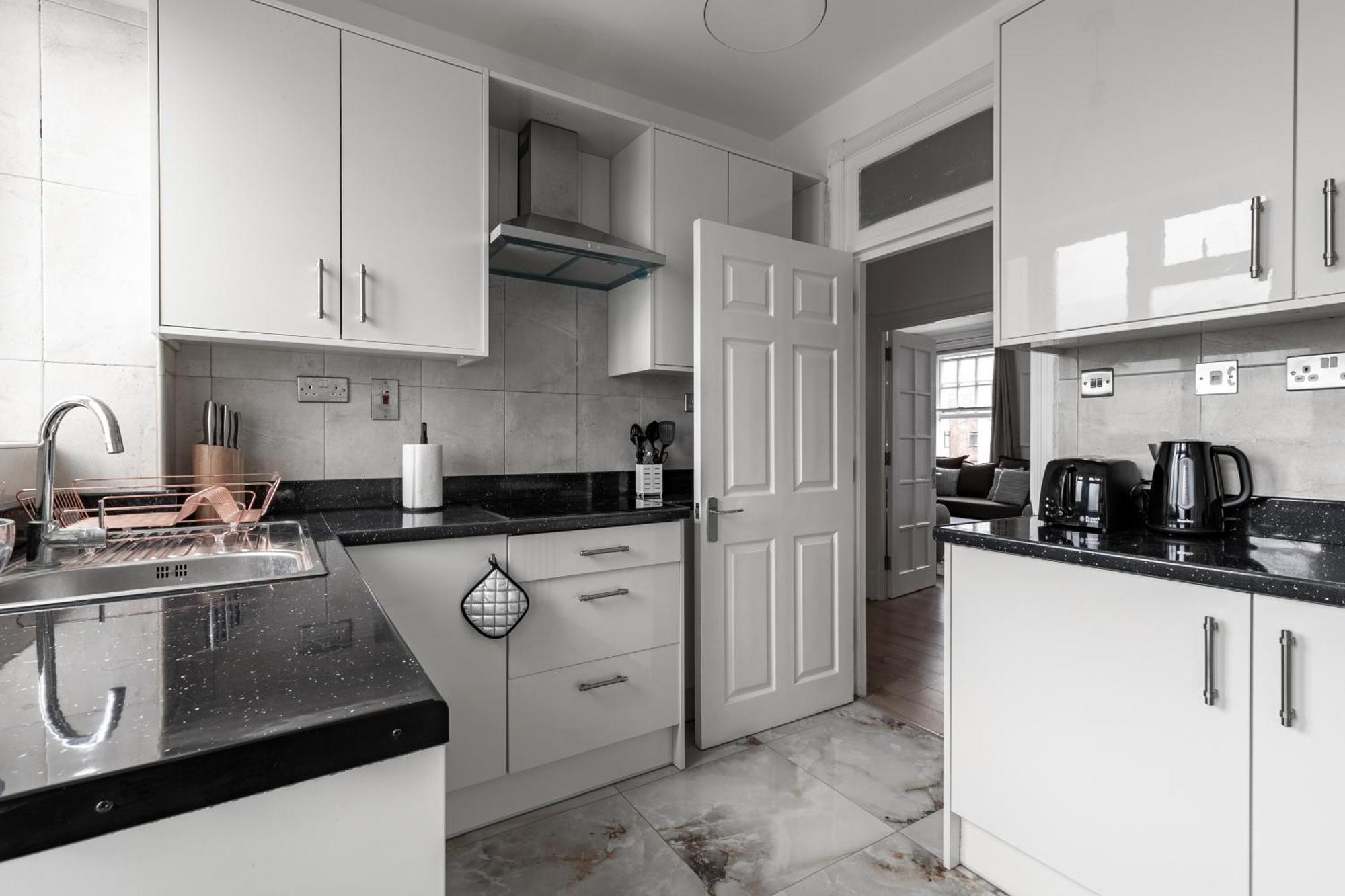 Marble Arch Apartments Londen Kamer foto